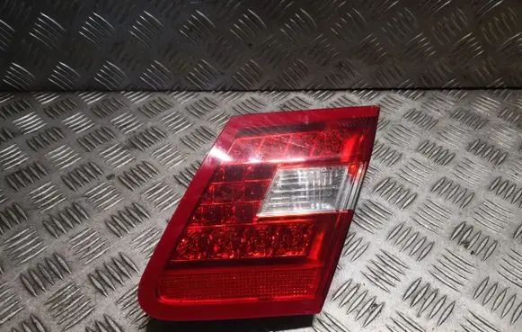 Tailgate rear/tail lights