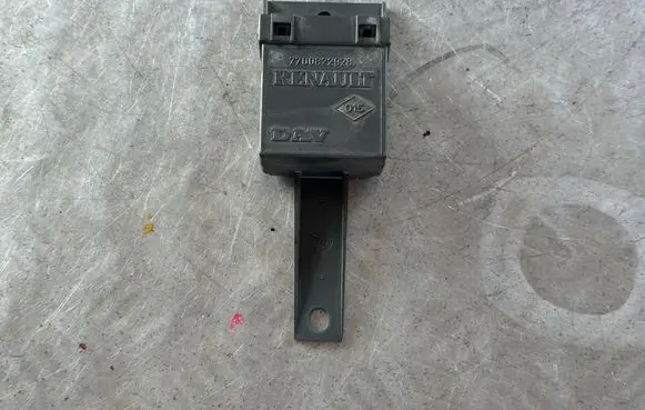 Opel Vivaro Door control unit/module 7700822928
