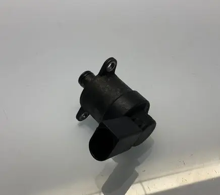 Mercedes-Benz E W211 Fuel pressure regulator A6420740184 6420740184