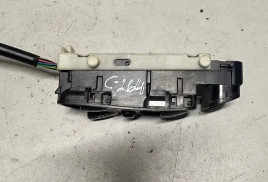 Mercedes-Benz C W203 Electric window control switch A2038210679 501955 130504N