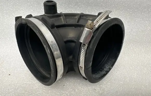 Audi A8 S8 D2 4D Air intake hose/pipe 077129627H