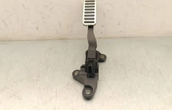 Hyundai Kona I Accelerator throttle pedal 32700XXXXX CN09955940
