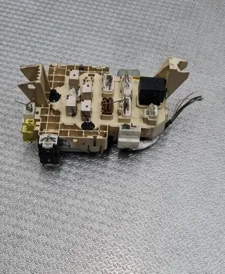 Suzuki Swift I Fuse module 3677072KC0 L0T7905