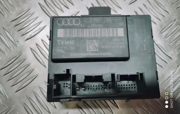 Audi Q7 4L Door control unit/module 4L0907290