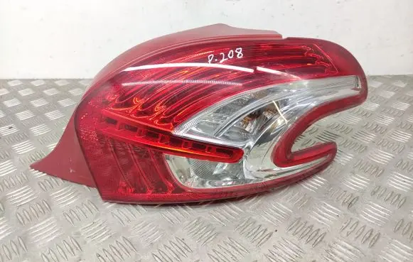 Peugeot 208 Rear/tail lights 9672628380