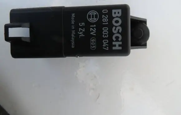 Volvo V60 Glow plug pre-heat relay 30785663