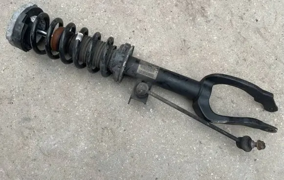BMW 5 F10 F11 Front shock absorber with coil spring 6863664