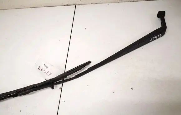 Toyota Avensis T250 Front wiper blade arm