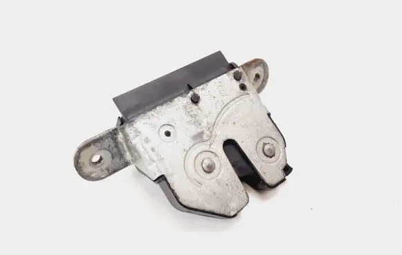Opel Corsa D Tailgate/trunk/boot lock/catch/latch 55701971