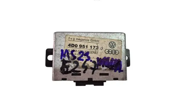 Audi A8 S8 D2 4D Alarm control unit/module 4D0951173A