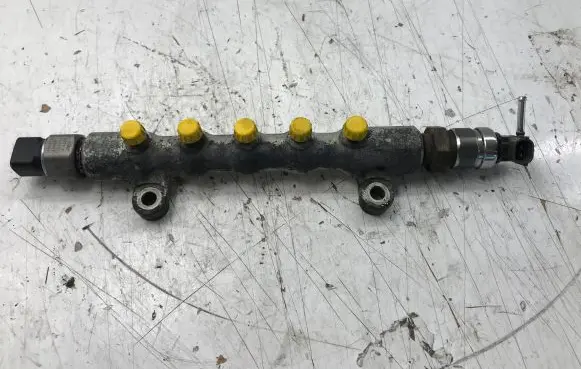 Toyota Corolla Verso AR10 Fuel main line pipe 238100R020 8945860010