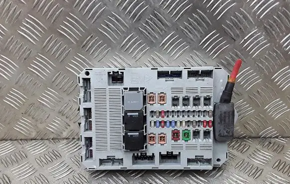 Jaguar XF Fuse module 7370011040