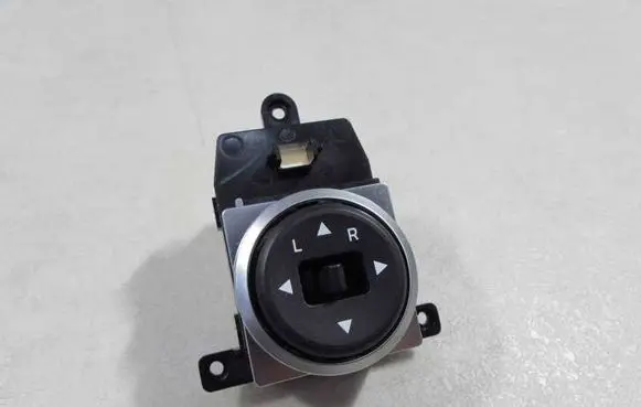 Hyundai i10 Wing mirror switch 299128454 48306