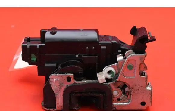 Dacia Dokker Front door lock