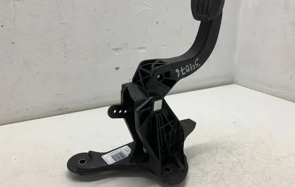 Opel Corsa F Clutch pedal 9824262180 26219G