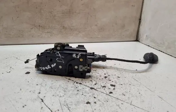 Volkswagen Touran I Front door lock PA66307G 3D1837016