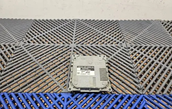 Toyota Prius+ (ZVW40) LED ballast control module 8596747020 33LA5606475