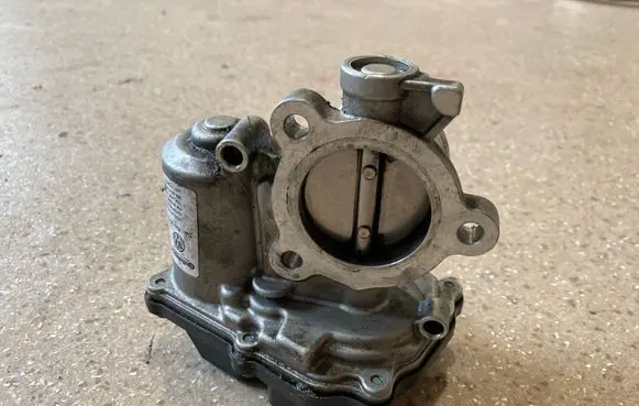Audi A4 S4 B8 8K EGR valve 04L131501B