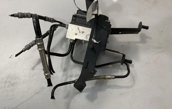 BMW 5 E60 E61 ABS Pump 6777797