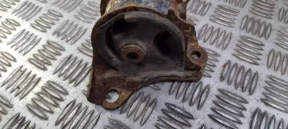 Honda Civic Engine mount bracket