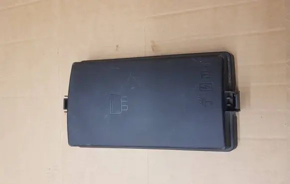 Volkswagen Golf VII Fuse box cover 5Q0937132A