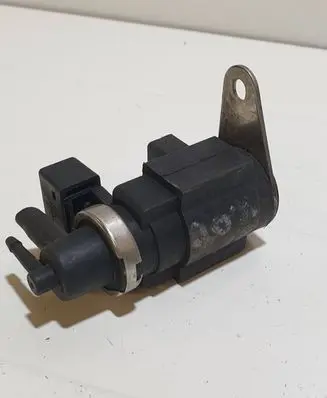 Audi A8 S8 D3 4E Turbo solenoid valve 057906630A 50065900