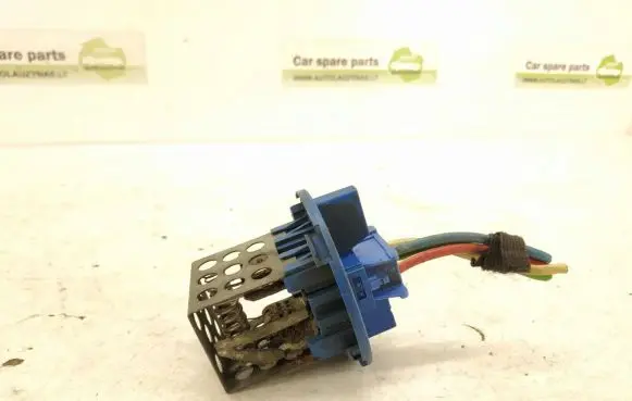 Mercedes-Benz Sprinter W906 Heater blower fan relay C7339