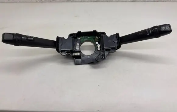 Volvo XC90 Wiper turn signal indicator stalk/switch 30772171