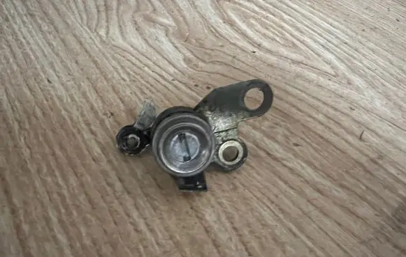 Toyota Yaris Front door lock (next to the handle) 