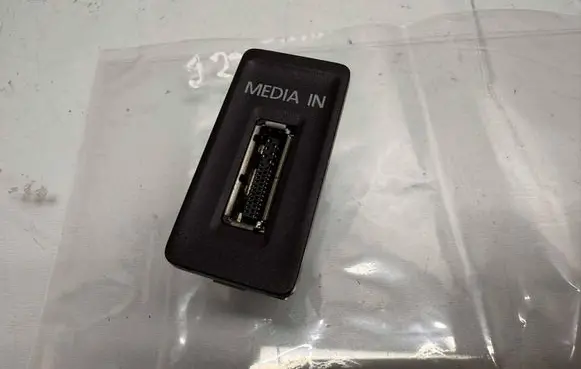 Volkswagen Golf VII USB socket connector 5G0035222A 5Q0035736