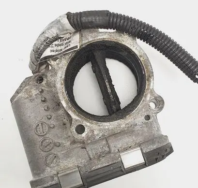 Volvo V70 Throttle body valve 8692720