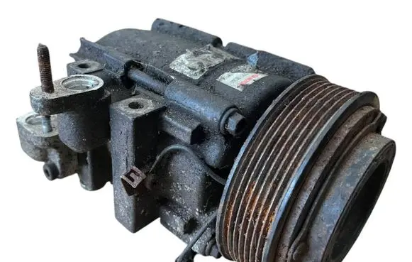 KIA Sorento Air conditioning (A/C) compressor (pump) 977013E300 A261IH