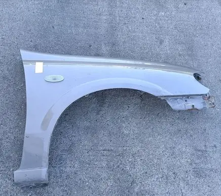 Nissan Almera N16 Fender