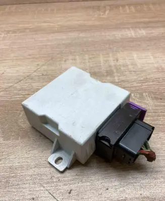 Toyota Avensis T250 Window wiper relay 150696 PA66GF15