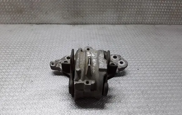 Engine mount bracket