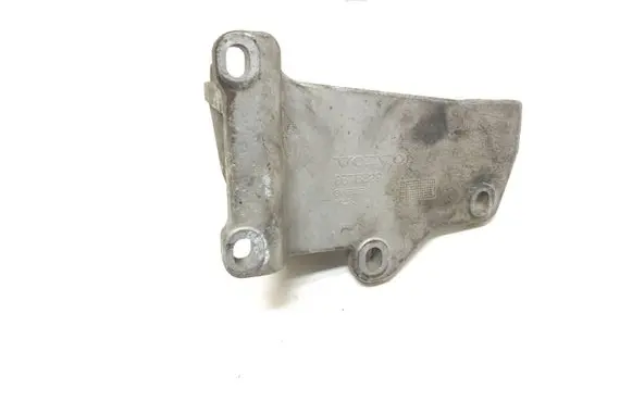 Volvo XC90 Engine mounting bracket 8675329