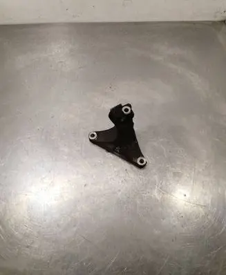 Subaru Outback Engine mounting bracket
