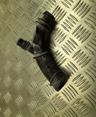 Engine coolant pipe/hose