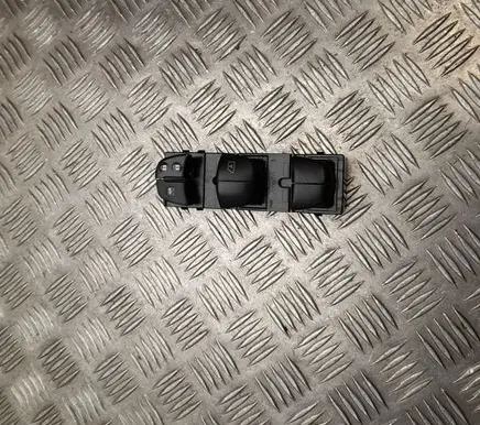 Nissan Juke II F16 Electric window control switch 211222SN1