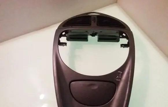 Dash center air vent grill