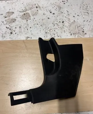 Foot area side trim