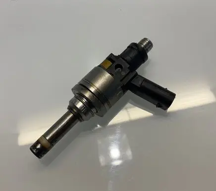Mercedes-Benz C W204 Fuel injector A2710781123 2710781123