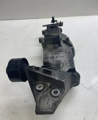 Nissan Qashqai Generator/alternator bracket 8200527320
