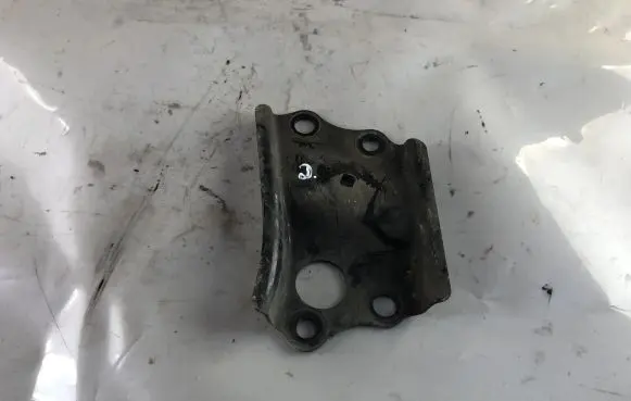 Toyota Auris 150 Sway bar bush bracket, front 