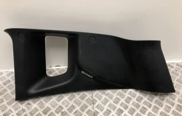 (D)pillar trim (top)