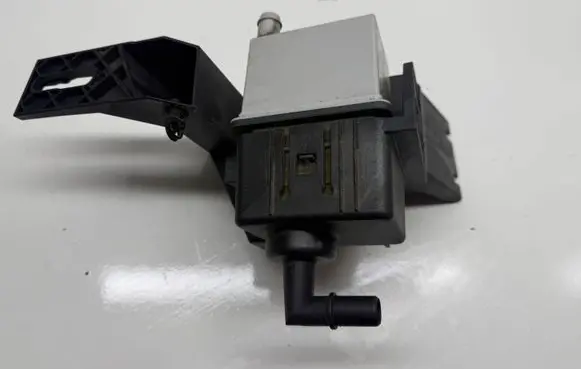 Chrysler Pacifica Active carbon filter fuel vapour canister 68241627AA 9893 93785W