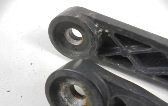 Nissan X-Trail T30 Front wiper blade arm B46LD