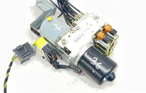 Mercedes-Benz CLK A209 C209 Convertible roof hydraulic pump A2098000330