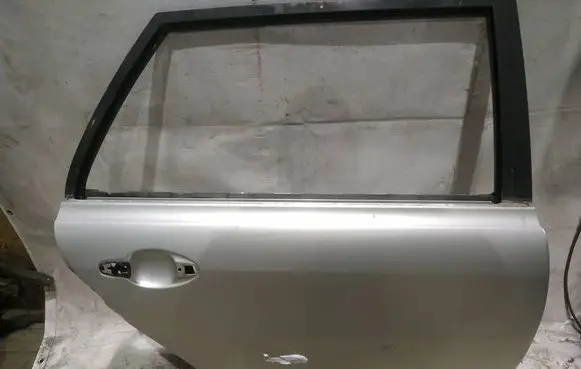 Toyota Avensis T250 Rear door PILKOS