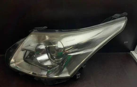 Toyota Avensis T270 Headlight/headlamp 8116605310 279120L 8596751050